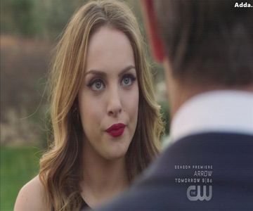 》 *Îmi mut privirea asupra lui* Când în fața mea se află un actor, față de care nu simt nimic +; mă pot preface foarte bine. Cu tine, nu prea.... Na că am zis-o. *se rotește pe loc și o ia la pas către cămin*
