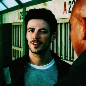 ⤑ᵖᶤᶰᵏĿЄ♏ØИÂÐЄ ┊You really are not that smart,are you?# rade sec si(clicl; isi duce mainile pe obraji ei,sarutand-o chiar mai pasional decat prima oara;
