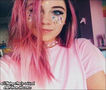 ϟ⚝. Mεямαιd Qυεεи ☪☂ [cl] nu-ti face griji,te inteleg [#schiteaza un mic zambet. #anne; [#se incrunta usor si se uita la el oarecum confuza.o..k
