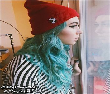 ϟ⚝. Mεямαιd Qυεεи ☪☂ [cl] ok,o sa incerc #anne n-am nici cea mai mica idee cine se; presupune ca e..[#neaga usor din cap la scena din fata ei. nu
