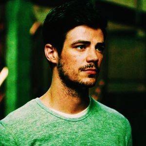 ⤑ᵖᶤᶰᵏĿЄ♏ØИÂÐЄ ┊# odata facut atent la sf;arcurile ei se joaca discret(click; cu ei prin camasa,intarindui mai rau;Hmm..la mine in camera sunt obisnuiti ai mei colegutii sa mai doarma si prin alte parti# rade si o trage de mana spre camera lui;
