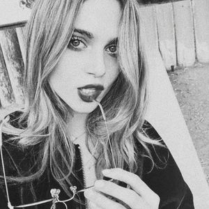 ⤑ᵖᶤᶰᵏĿЄ♏ØИÂÐЄ ┊Stiu mai..Pl;;m nu cred ca te-as suporta nici 5 minute(click; daca toate astea ar fi pe bune si nu caterinca# rade,isi incolaceste picioarele in juru lui si il priveste; Vaai dar ce romantic..simt iubirea=)))
