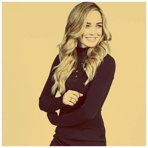 ▬ﻉ√٥ﺎ; “Si mai bine, poate vine cu idei in prezentare la care noi nu ne gandim.” Rad gandindu-ma la; cum ar reactiona profesorii la o prezentare a unui dro;;gangiu pusa in tema de doua studente "eminente".
