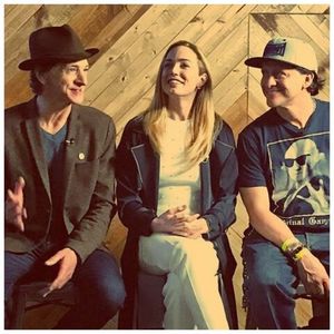 ▬ﻉ√٥ﺎ; “In combinatie cu Ioanna.” Continui sa rad privind in jur prin biblioteca;apoi imi opresc; ochii pe ea. [[Sweet dreams ;x)
