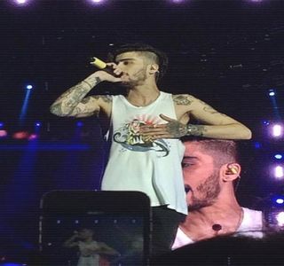 — Sting imediat ce ma opresc in dreptul intrarii. Trecusem pe la facultate dis de dimineata; deoarece fusesem anuntat in legatura cu un act pe care intarziasem a-l semna, dar despre care nu aveam nici cea mai vaga idee. Astfel ca dupa scurta procedura, alesesem ca ziua respectiva
