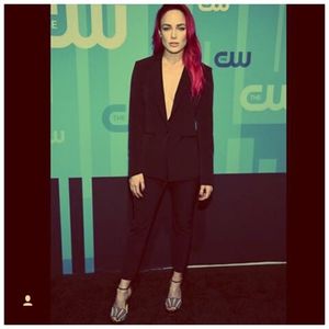 ▬ﻉ√٥ﺎ; Ies din biblioteca si ma indrept pe holul lung catre camerele din camin cu gandul de a face o; baie, iar apoi destinatia o sa fie probabil necunoscuta.
