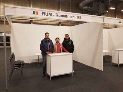 ; Alaturi de cativa membrii ai Asociatiei Pajura

