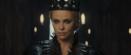▬ Recunoaste Ravenna, gandul de ai plecat cu el din imparatia ta nu e acelasi cu care te confrunti; acum, dar e mai bine asa. Mai bine pentru mine, tu fa-ti mutarile si eu voi decide ce e bine sau nu. Lasa gandurile, deciziile si planurile ce iti invadeaza memoria.
