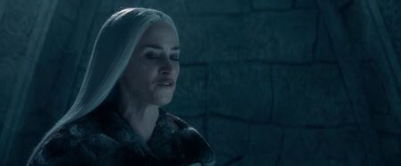 ▬ Momentul se slabiciune pe care il are Freya cand aude de sora ei mai mare si mai ales vorbele; aduse la adresa ei o fac sa reactioneze. ❝O stiu pe Ravenna, nu s-ar juca niciodata cu mine. Nu cu Regatul.❞
