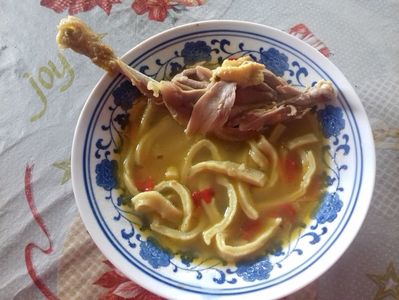 Ciorbă de găină cu tăiței de casă
