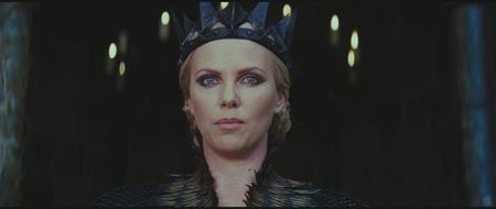 ▬ din moment ce sta si priveste cum Noah isi descarca nervii pe orice soldat din armata ei; "invincibila".
