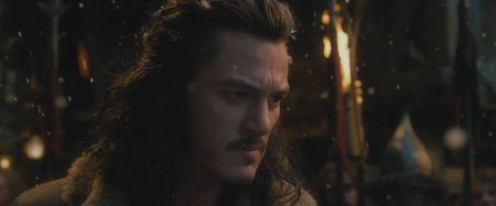 ▬ ❝Atunci, asa sa fie.❞ Se infinge in cei doi soldati ce il tineau in fata Ravennei si dupa o scurta; lupta cu ei reuseste sa ii doboare. Bine lucrat, dar Regina nu e ca cei doi pioni pe care tu i-ai doborat cu usurinta, exact cum ziceam. Se arunca asupra Ravennei crezand ca are vro
