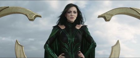 ▬ plin de fiare. Oare nu le e greu purtand toate alea pe ei? Diavolul in momentul asta incearca sa; fie amuzant. ❝Nu e nimic aici din ce ar interesa-o pe Regina ta. Poti sa iti iei gramada de fiare si sa va intoarceti la ea.❞
