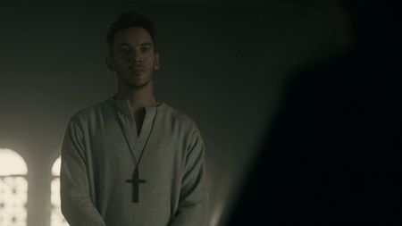 ▬ asta in Regat. Si nu se gandeste la pericolul ce urmeaza sa apara odata cu oglinda adusa aici,; e convins acum ca Regina lui se va schimba si va devenii ceea ce se auzea de ea inainte, ca nu va mai avea taria aia de care da dovada acum.
