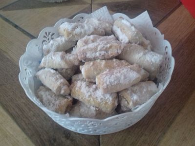 Cornulețe fragede și sfărâmicioase cu gem de gutui