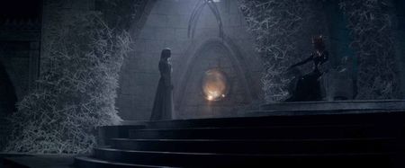 ▬ Iar cum Freya nu poate sa doarma si se plimba prin castel, surprinde acest moment nu prea placut; pentru ea, asa ca se simte nevoita sa intervina imediat cum soldatul ei paraseste incaperea si privirea ei se intoarce catre Ravenna. ❝Am auzit bine si tu tocmai ai dat ordine oamenilor mei?❞
