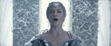 ▬ Cel care il poseda in momentul asta nu are niciun drept sa se bucure de acest privilegiu. Nu dupa; toata munca depusa de sora mea.❞ Emotionant, daca ai mai fi spus ceva probabil varsam si o lacrima.
