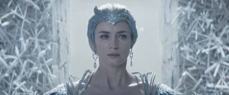 ▬ absolut nimic. Dar se pare ca nu va avea aceasta ocazie, pentru ca Freya o face sa se opreasca in; fractiune de secunda. ❝Ravenna opreste-te. Nu trebuie sa iti murdaresti tu mainile.❞

