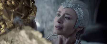 ▬ Iar viziune pe care Freya nu si-ar fi dorit vreodata sa o vada a inceput sa se formeze in mintea; ei exact asa cum sa intamplat. Din momentul cand Ravenna a vorbit cu oglinda ei despre moartea mea, pana in momentul cand a pus cel mai bun prieten al Freyei, pana in momentul cand
