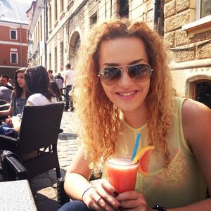 Alexia Talavutis 40