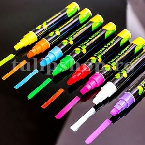 Marker lat creta lichida; Pret: 8 lei/buc.
Markerul lat cu creta lichida este destinat scrierii pe suprafete lucioase precum tabla de scris, sticla, plastic, vinil, si altele.
