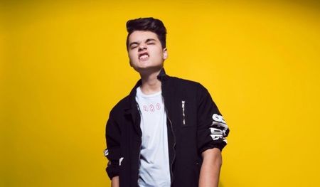 Povestea-lui-Selly-cel-mai-de-succes-vlogger-din-România