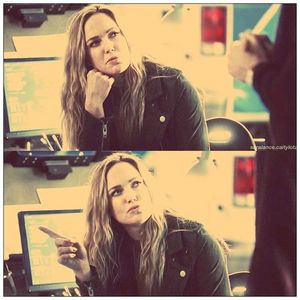 ▬ ❝O noapte cu tine nu strica nimanui.❞ Rad si o las sa traga din tigara, dupa o i-au si trag un fum