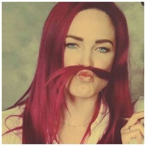 ▬ ❝Vreau sa ma "iubesc" cu unul si sa il strig Oliver la final.❞ Ma uit la Grant si rad; ca idioata la propriul raspuns, apoi ma intorc cu privirea la Liz. ❝Nu ai avut niciodata curiozitatea sa o faci cu unul si sa il strigi cand esti in extaz cu un alt nume.❞=))))
