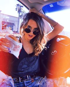 ⤑ᵖᶤᶰᵏĿЄ♏ØИÂÐЄ ┊# inghite in sec; uhm..multumesc frumos(click; dar..dar cred ca ma descurc,pana vineri e pe birou la dumneavoastra proiectu# se balbaie putin ca o speria=)));
