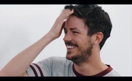 ⤑ᵖᶤᶰᵏĿЄ♏ØИÂÐЄ ┊mrr,place cum suna..ma ofer sa fiu strigat oliver cand vrei tu(; # rade,evident glumind..nu e chiar atat de bou sa se dea la una cat se saruta cu alta=)),ii ruleaza acolo cuiu si ii da;-caity.not just a nerd..a sexy one,princess# da din sprancene sugestiv si rade;
