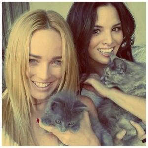 ▬ ❝Nu din bautura iubire, in starea asta.❞ Rad la ceea ce a zis Liz si imi duc privirea; pe Grant. ❝Daca nu gasesc pe nimeni, tu o sa fi Oliver al meu.❞ Ma uit din nou spre Liz si adaug. ❝Fara suparare, daca nu e nimeni disponibil o sa fie al meu o seara.❞ Murind de ras si evident glumind
