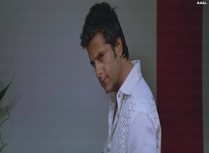 》*se ridică ținându-se cu mâna de maxilar și se uită urât la el* Asta n-o să rămână așa... +; O să ajungi la doamna decan astăzi. *pleacă în grabă* =))))))))
