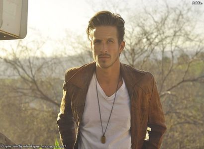 》*o mângâie ușor pe spate apoi îi arată proful* Facem rost de dovezi... *dă din sprâncene +; și o pupă pe nas. scoate telefonul și filmează* =))))))
