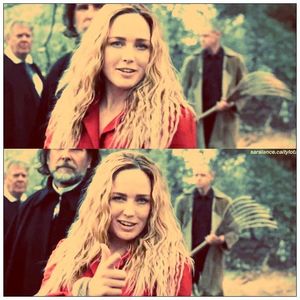 ▬ ❝N-am cum, nu pot.❞#liz Ma uit la Grant si rad mai tare imaginandu-mi ceea; ce tocmai a zis. ❝E din acelasi loc... si ce am eu.❞
