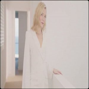 ▬ ❝Azi cabinetul o sa fie inchis si ramane cum am zis.❞ Putin autoritara cu replica asta ma asez pe ; ma uit la dosare.=)))))
