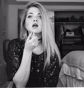 ⤑ᵖᶤᶰᵏĿЄ♏ØИÂÐЄ ┊Totusi..ai fi putut sa intri in probleme mari..Deci(click; Multumesc,chiar dacs zici ca nu am de ce=))# il saruta dulce in semn de multumire..yakk suna siropos=))):( ;
