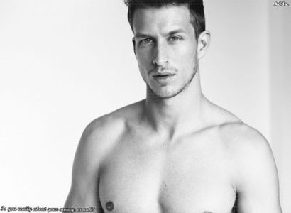 - Si tu ai vrea, no? Data viitoare daca combin bautura cu ierbutza sa ai grija +; Sa nu te iau in biroul ei sa ne f si daca ne prinde sa nu ma lasi sa  ii propun un menage a trois. =))))))))))))))
