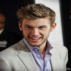 ▬ Continui sa o sarut la fel ca si inainte, cu o mana pe piciorul ei si; cealalta in parul ei.=))))))
