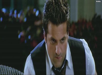 》*Se plimba pe acolo și-o vede pe Cate, se oprește lângă ea în liniște* Ai pățit ceva? =))))))