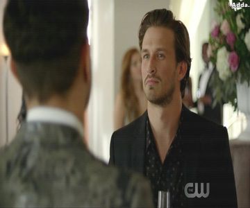 》Păi, când îi trec spumele cumătrei Elisabeta, până atunci stau cocoțat aici.. *râd și-i privesc+; printre frunze* =))))))))))))))
