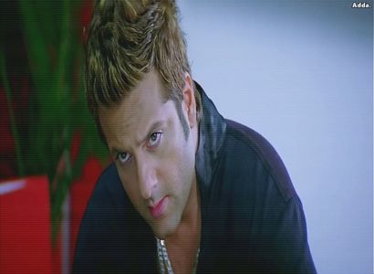 - *isi da dr_umul pe clanta in acelasi timp cu ei doi si apoi se inchide la+; Pantaloni si pleaca grabit si fericit *=))))))))))))))))
