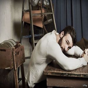 ▬ ❝Mergem si petrecem la Adam in camera. Stai e si camera mea.❞ Continui sa rad si mai; trag un fum, iar cu cealalta mana o tin strans in brate.
