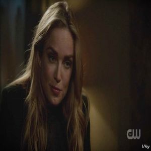 ▬ Se imagineaza ca in filmul cu Antonio Banderas si continua sa il sarute si ea la fel, doar e; fumata si tot tragea cu pistolul.=))))))
