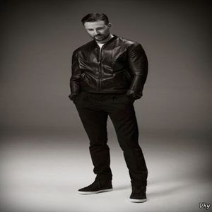 ▬ ❝Bun.❞ Merge in spatele ei si se uita pentru cateva secunde la fu-ndul sau.