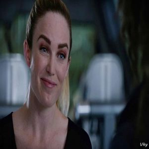 ▬ ❝Asta e altceva, daca te-am omorat trebuia sa te si salvez.❞ O pufneste rasul si se uita la el,; apoi adauga. ❝In filmul meu asa fumata, te si vi;;;olam ca sa iti revi.❞=)))))
