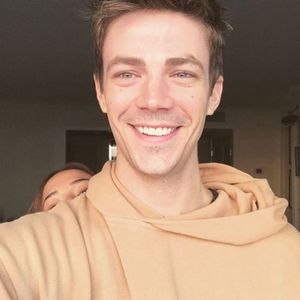 ⤑ᵖᶤᶰᵏĿЄ♏ØИÂÐЄ ┊ # intra in camera la adam si chris,de brat cu lu liz si destul(click; de fumati=)),cu multe sticle de bautura si alte chestii in geaca,ii da o lacrima cand isi vede camera;
