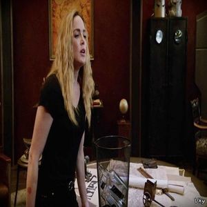 ▬ ❝Asta vreau sa vad.❞ Se uita la restul si rade ca idioata.