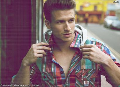 》Lasă că dacă se îmbată se culcă și nu vede ce faci... =))))) Sau îi băgăm un somnifer +; și poți face tot ce vrei tuuuu. #fratele-grant. *se uită la annie și rânjește, o fluieră* =)))))))))))))))
