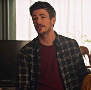 ⤑ᵖᶤᶰᵏĿЄ♏ØИÂÐЄ ┊baaaa frate..nu cred o_o deci nu pe brad se(click; certau ele# moare de ras si se uita fascinat la ele 2,il trage o escorta pe pat sa ii danseze in poala..dar se invartea camera cu el si nici nu stia ce dracu se intampla=));
