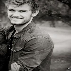 ▬ ❝Nu esti si nici nu arati. Ai dreptate.❞ Bea din paharul lui.=))))